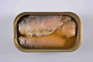 Τα χαμηλά κονσερβοποιημένα νάτριο ψάρια σαρδελλών στο πετρέλαιο, αλατίζουν το συσκευασμένο γρήγορο φαγητό σαρδελλών