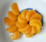 Ολόκληρο το τμήμα μπορεί πορτοκάλια κινεζικής γλώσσας στο νερό ζάχαρης και στο σιρόπι